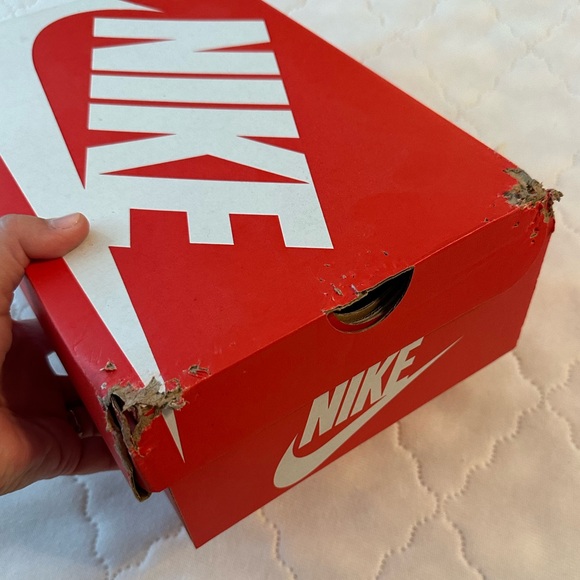 Women’s Nike Dunk Low Black & White Pandas, size 8.5 - Picture 13 of 16